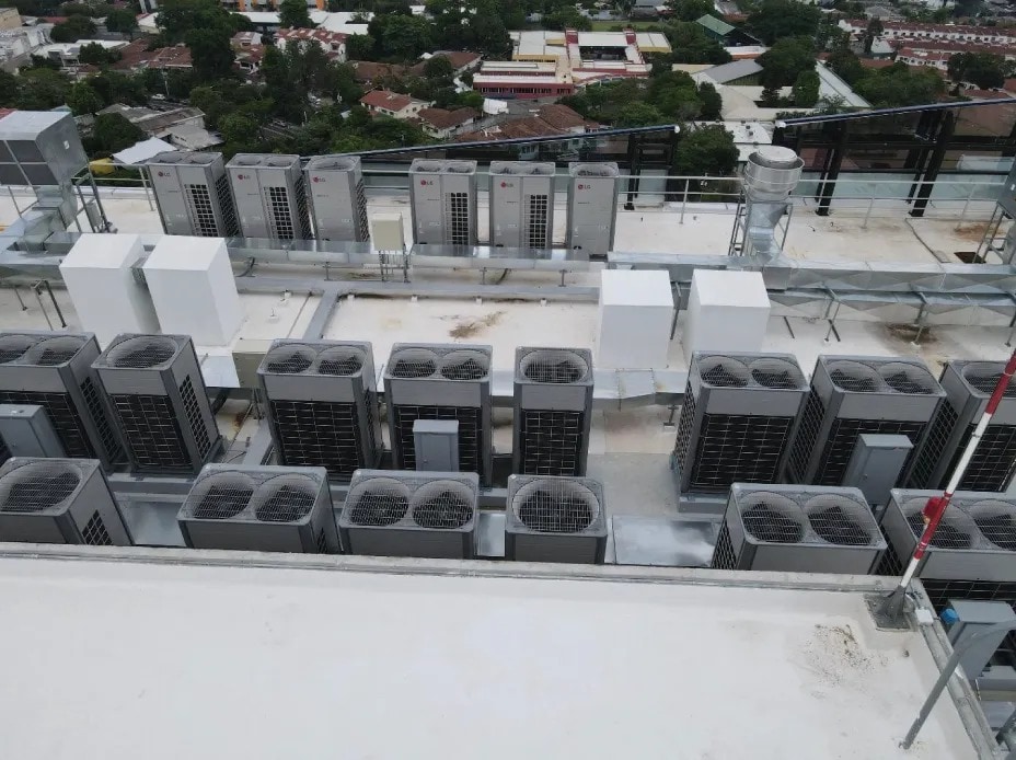 Un edificio de 20 niveles completamente climatizado