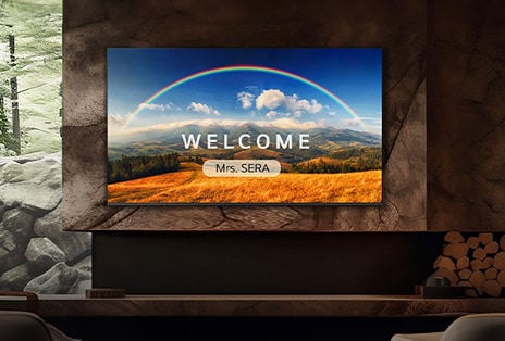 Esta imagem mostra a mesma mensagem de boas-vindas em um display de aluguel por temporada, semelhante ao exibido no hotel.