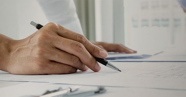 Ein Button mit der Aufschrift "Jetzt anfragen", die es den Nutzern ermöglicht, Kaufanfragen zu stellen. 