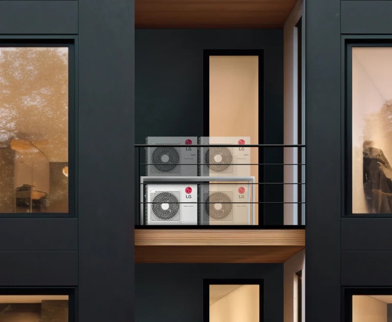 Auf dem kompakten Balkon der Wohnung ist eine 2X2-Anordnung eines LG Smart Inverter Außengeräts installiert.