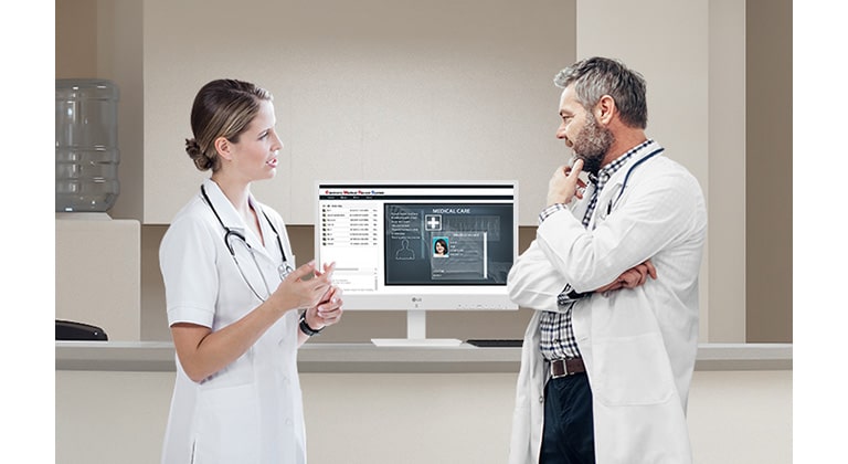 Der LG All-in-One Thin Client mit IPS-Technologie bietet visuellen Komfort, insbesondere beim Freigeben von Diagrammen und medizinischen Informationen für andere.
