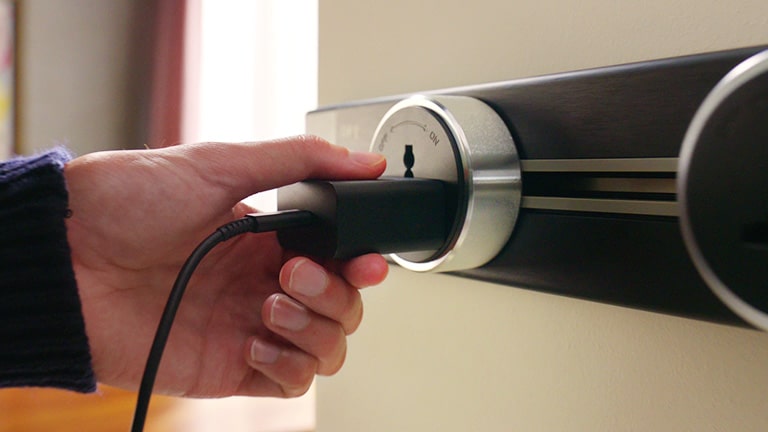 Der Mini Adapter ist an das LG gram angeschlossen.