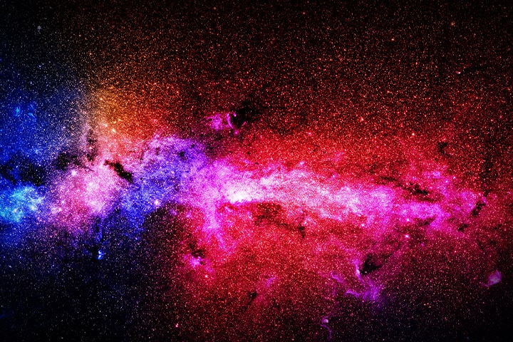 Le cosmos avec des couleurs d’une grande richesse et une qualité d’image éclatante.	