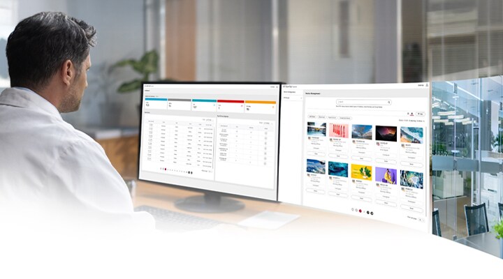 Un administrateur informatique surveille les appareils tout en visualisant le tableau de bord et l’écran de gestion de l’équipement de la solution LG SuperSign Control+.