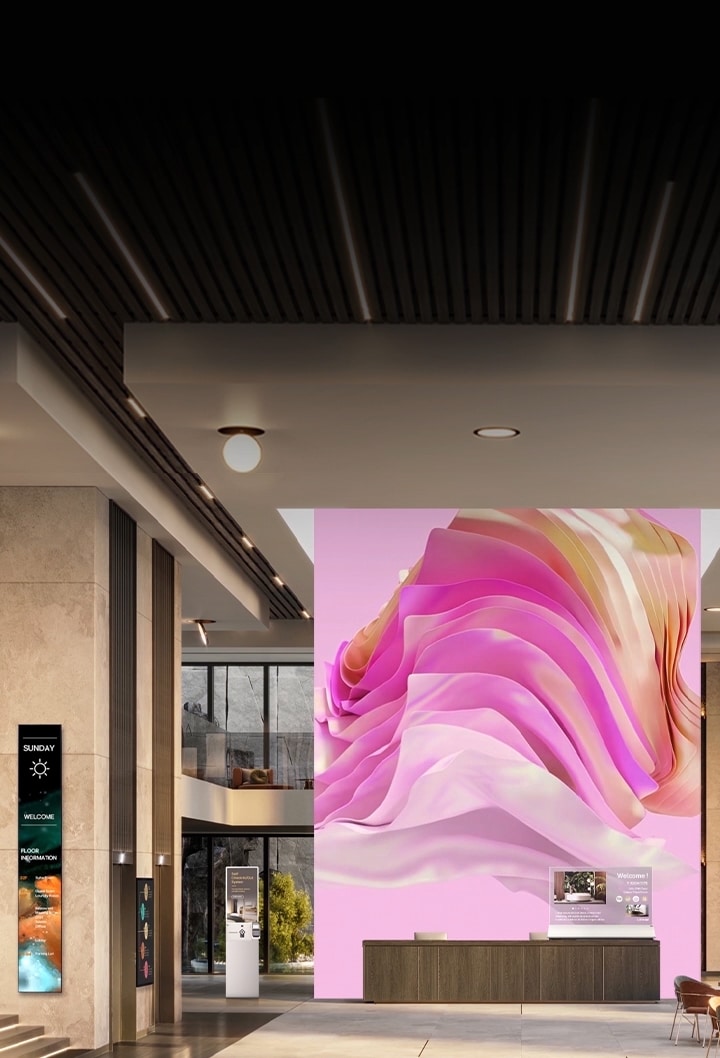Divers affichages d’affichage numérique dans un hall d’entreprise accueillant les visiteurs dans une atmosphère élégante et un contenu informatif.