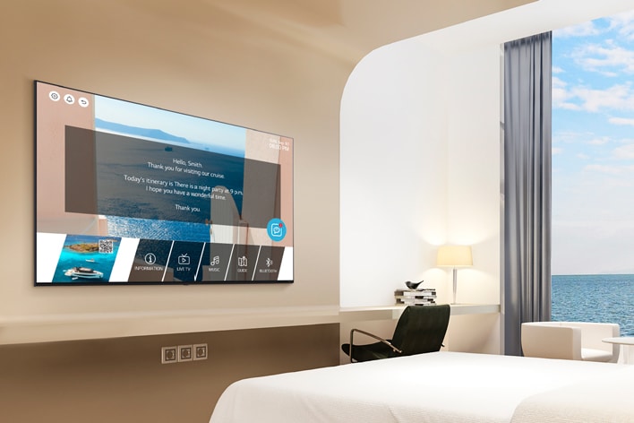 Une TV commerciale LG est installée dans une cabine du navire de croisière.