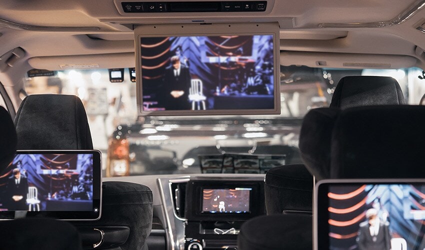 In-vehicle experience made rich by TCU