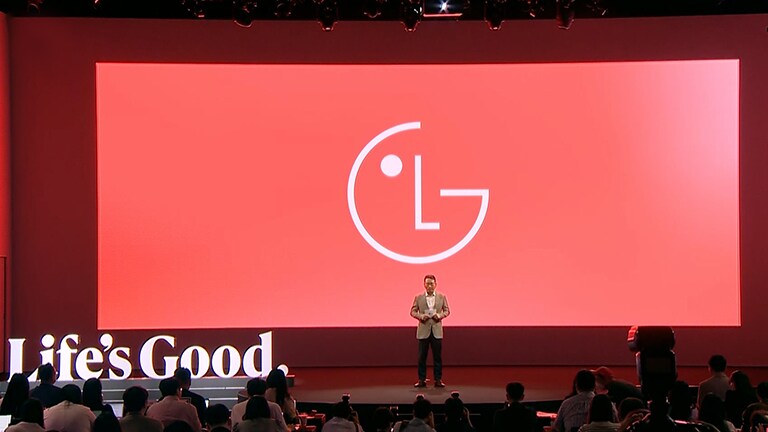 LG VS Company's CEO William Cho presenting LG's grand vision to go beyond consumer electronics into the realm of smart life solutions