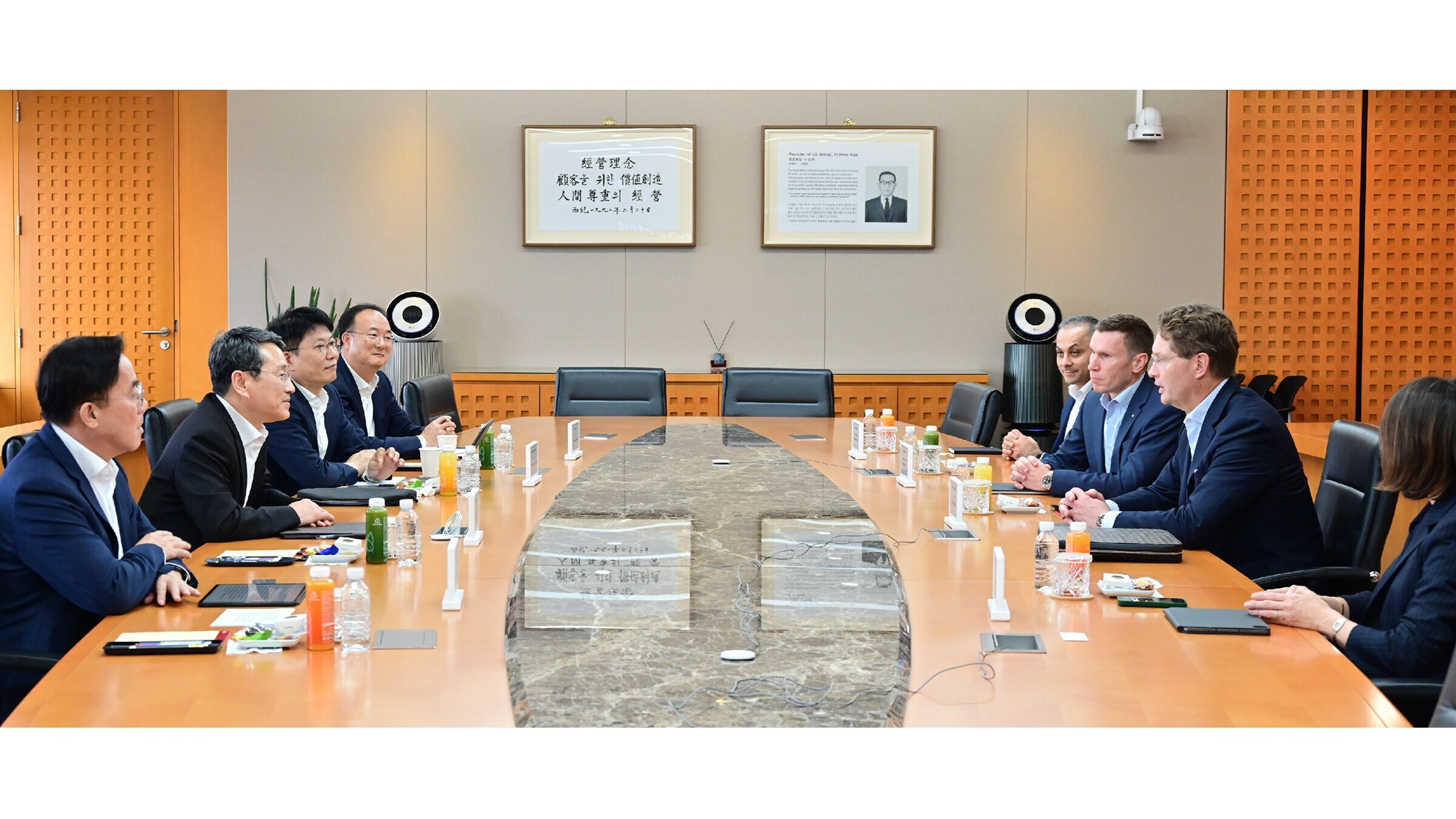 LG and Mercedes-Benz Discusses Expanding "One LG Solution" Collaboration