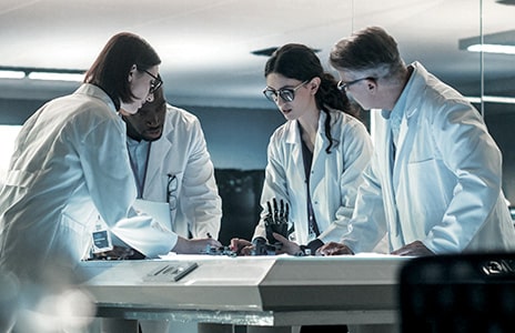 LG experts conducting engineering consulting with on-site diagnostics and strategic planning. Supporting advanced factory design and technology-driven solutions for future industries.