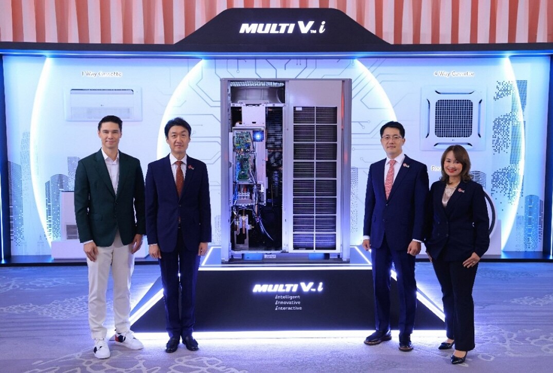 LG executives and guests standing in front of the LG Multi V i air solution display at the Park Hyatt Bangkok. Highlights LG’s latest AI-powered HVAC innovation for the Thai commercial market.