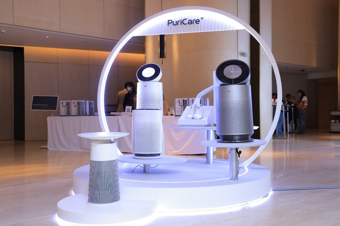 Exhibition area featuring LG PuriCare air purifiers under a circular illuminated display arch. Highlights LG’s dedication to indoor air quality, smart purification, and sustainable living technology.