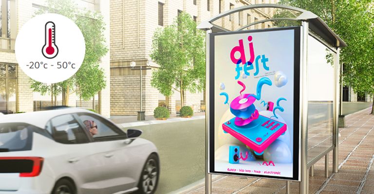 A woman in a car is looking at a DOOH (Digital Out Of Home media) advertisement on the side of the road. This display can operate within a wide temperature range of -20℃ to 50℃.
