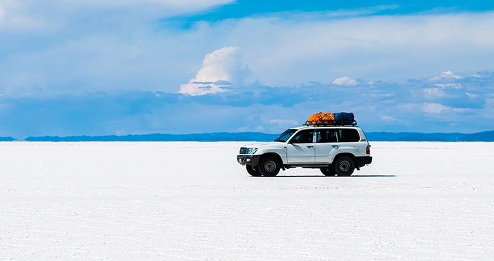 The white snowy landscape is displayed stably with reduced flickering, creating an immersive viewing experience.