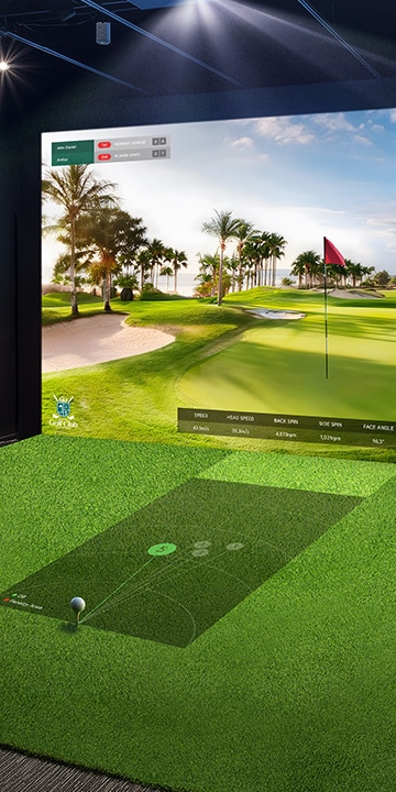 A golf simulator with high brightness; the projected screen is bright, vivid, and clear, enhancing the immersive experience.