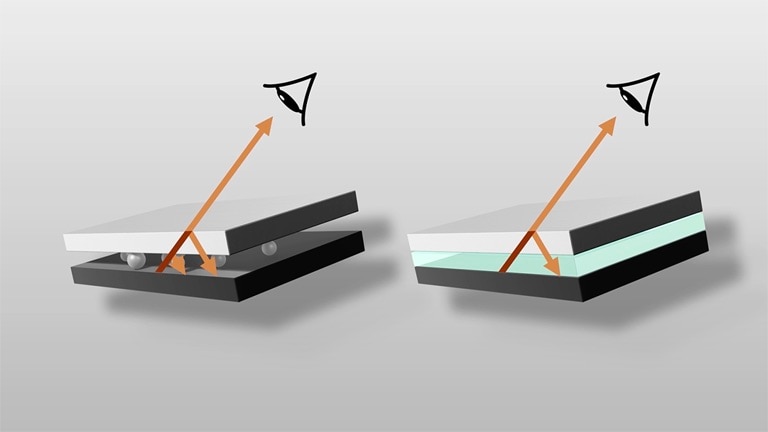 The video compares a surgical display with and without optical bonding. The right, with optical bonding, is brighter and clearer than the left.