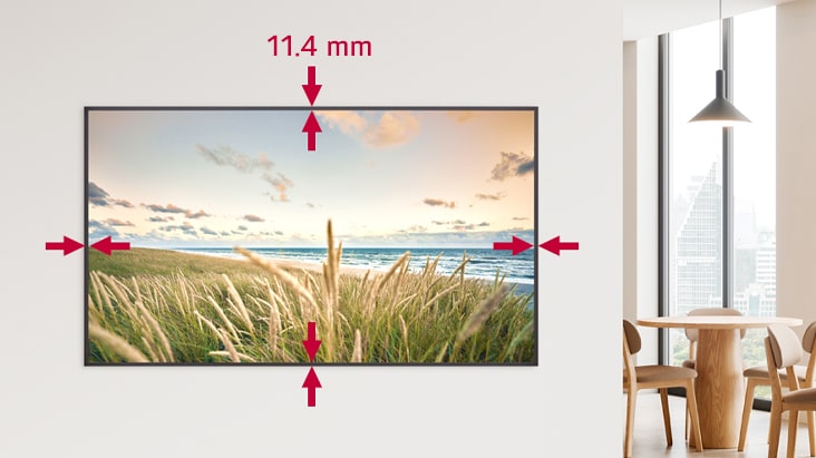 The UH7Q clearly shows its uniform 11.4 mm bezel thickness on all sides.