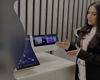 Image of a woman staff explaining about a LG next generation display