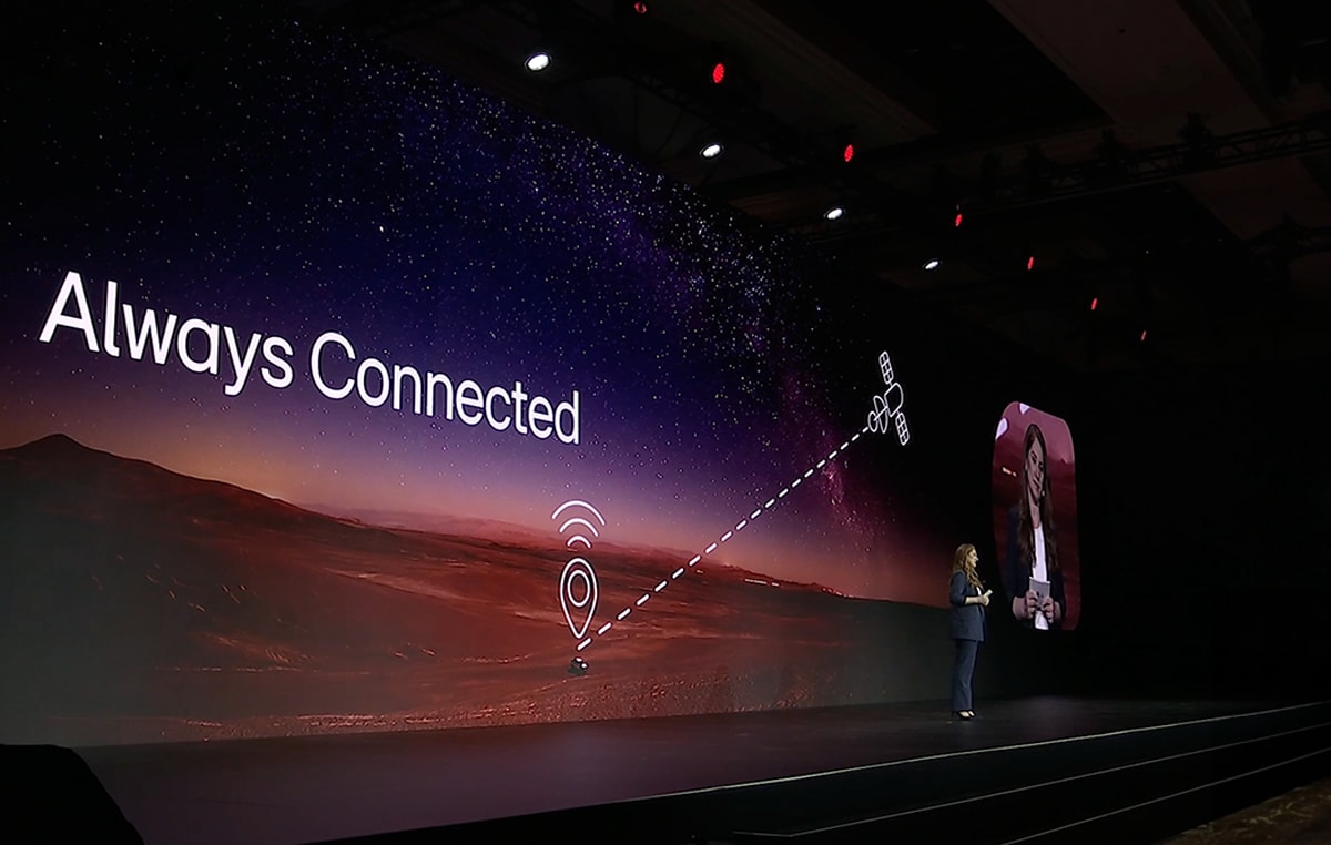 Picture of a woman who addresses LG Transparent Antenna presentation