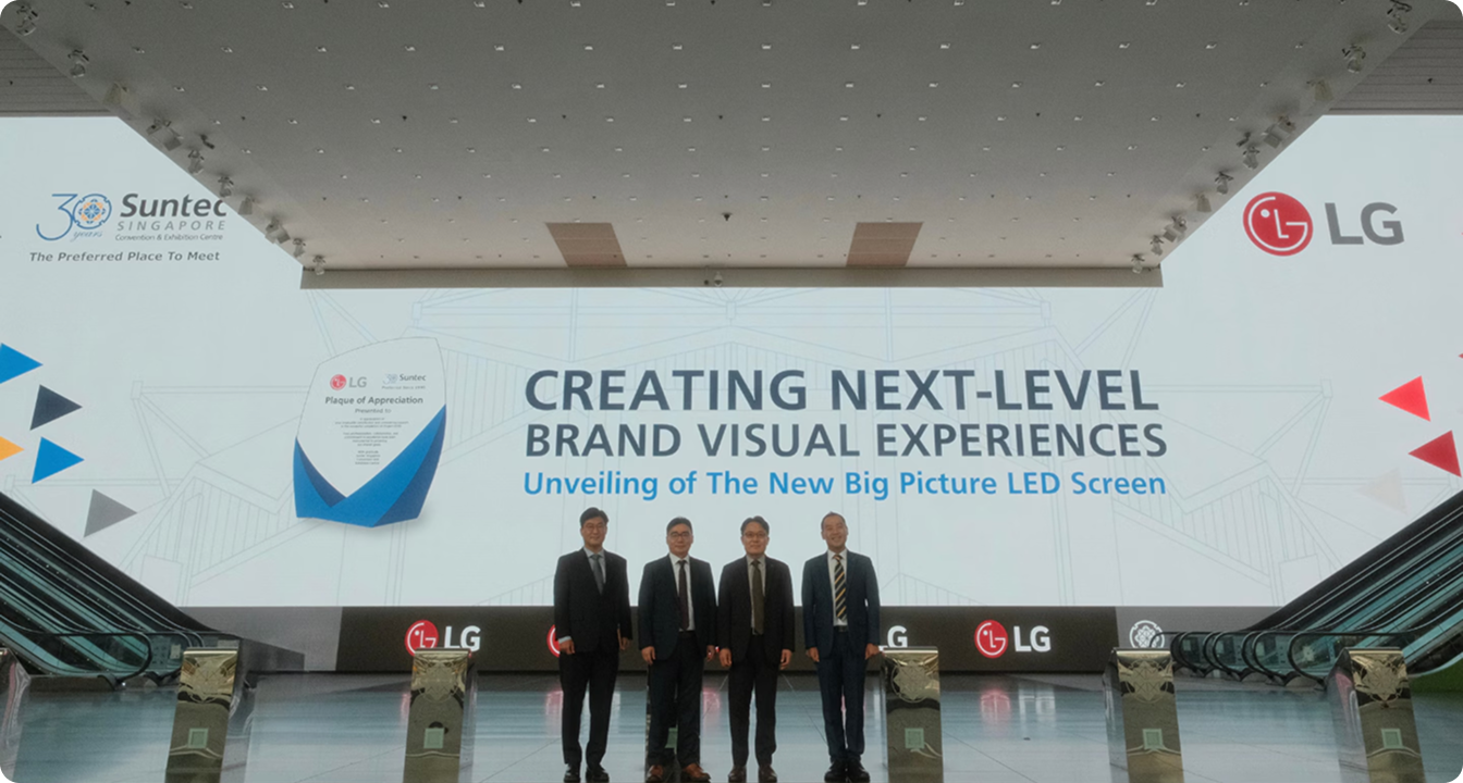 The Big Picture Wall at Suntec Singapore International Convention & Exhibition Centre, featuring LG's large-format LED display solution.