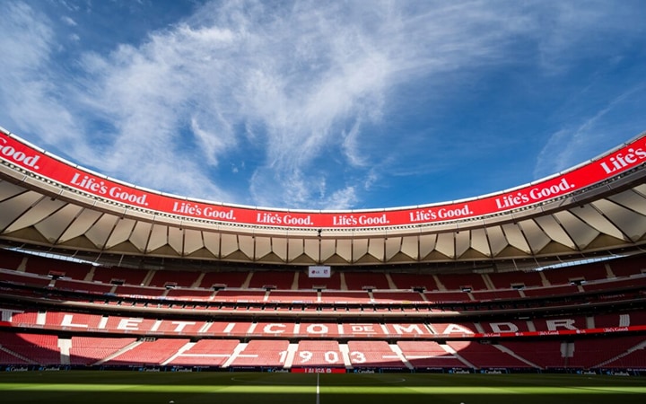 LG Delivers Massive Ribbon Board to Iconic Madrid Football Stadium