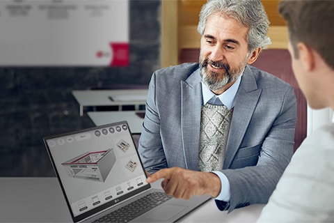 Consultor de negocios mostrando el software de gestión de lavandería LG en una computadora portátil durante una reunión.