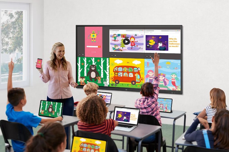 The screens of students' laptops and teacher's mobile are being shared to the display.