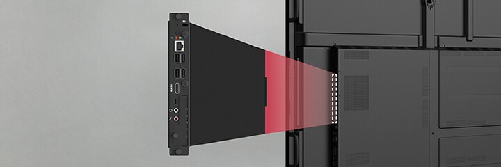 Wbudowany slot OPS umożliwia łatwą instalację modułu OPS, zapewniając użytkownikom rozszerzoną funkcjonalność bez konieczności stosowania zewnętrznych komputerów.