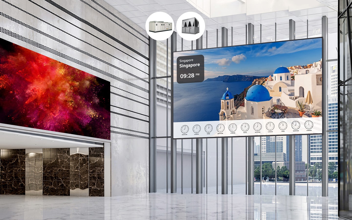 ردهة واسعة ذات جدران زجاجية عالية وأرضية عاكسة وشاشات رقمية كبيرة مثبتة على الجدران تعرض صورًا حية.