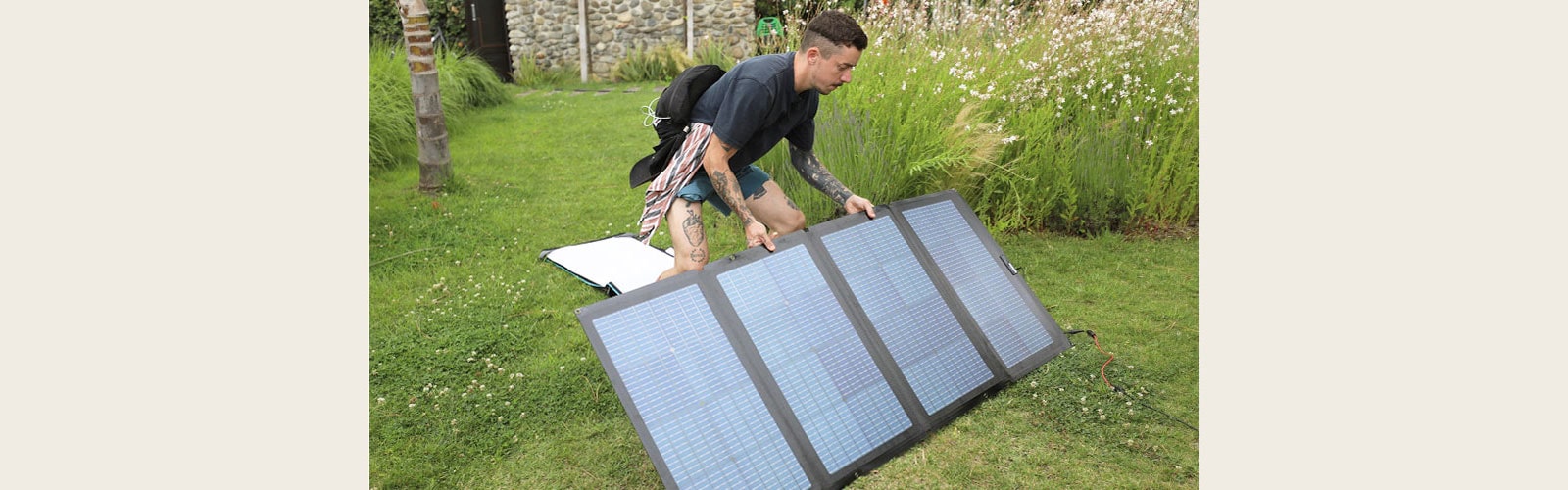A men holding a solor panel