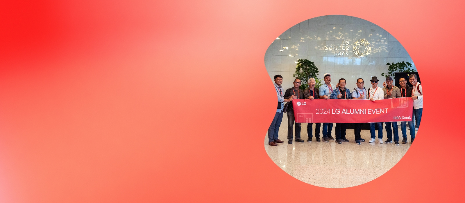 Group of people holding a banner that reads '2024 LG Alumni Event' in front of the LG Science Park.