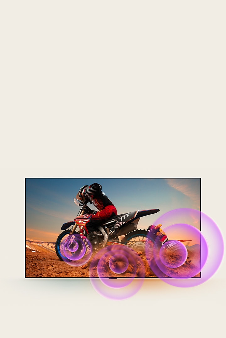 TV LG NanoCell hiển thị hình ảnh một người đàn ông trên xe máy với các vòng tròn trừu tượng màu tím phát ra từ bánh xe để mô phỏng sự truyền âm thanh.