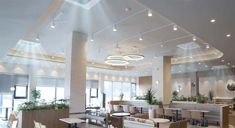 Lợi ích của Multi V với Công cụ AI tại Không gian Thương mại