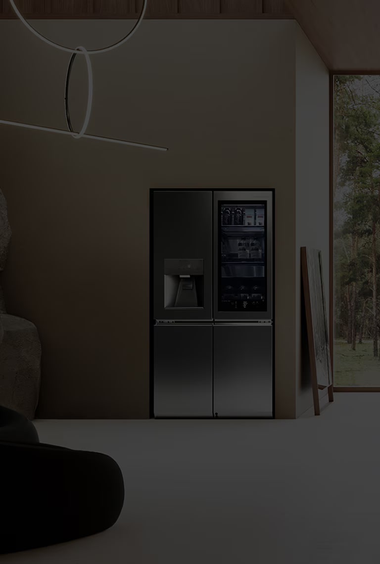 LG SIGNATURE Refrigerator and Wine Cellar are placed on the natural kitchen in harmony with B&B Italia’s bull table.