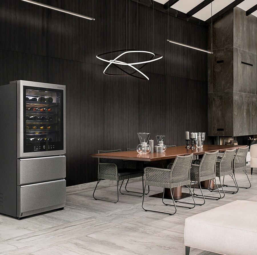 LG SIGNATURE Wine Cellar is placed in the dining room, decorated by African Blackwood.