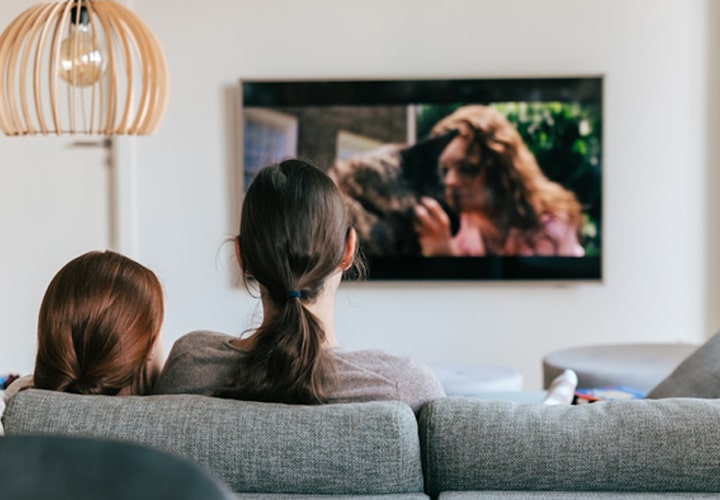 O design e ambiente do espaço são cruciais para otimizar sua experiência de cinema em casa.
