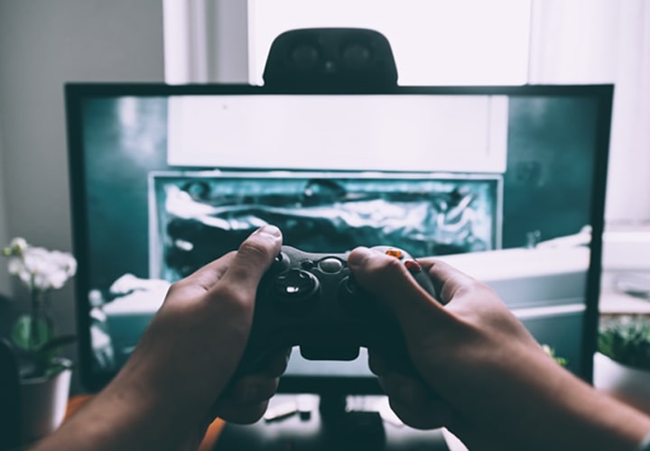 : Domine sua arena na sala de estar com uma configuração de jogos de console otimizada para experiências de jogo imersivas e entretenimento.