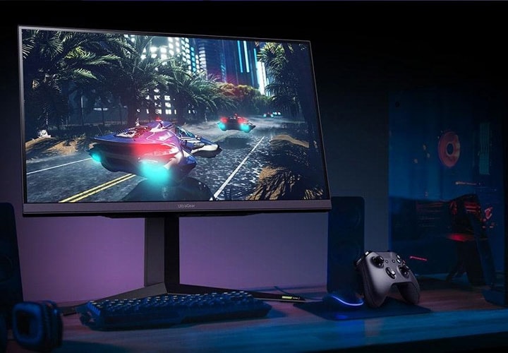 Monitor gamer LG UltraGear exibe uma intensa experiência em um jogo de corrida, com cores vívidas e detalhes nítidos, otimizado para jogos de alto desempenho.