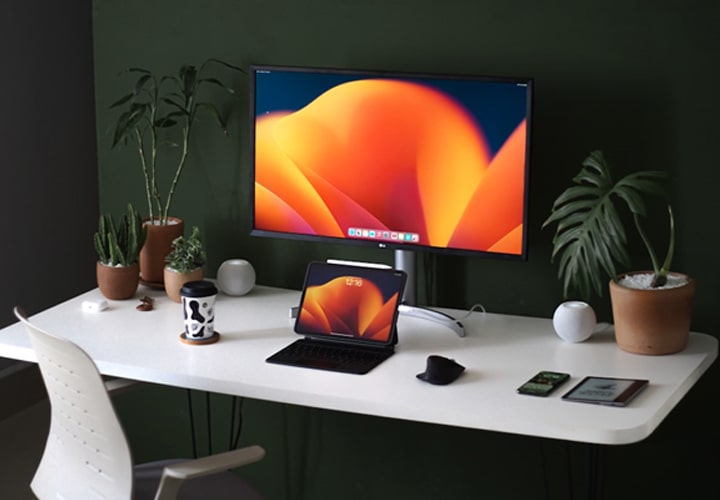 Aumente a produtividade e o conforto com as soluções inovadoras de escritório doméstico inteligente da LG.