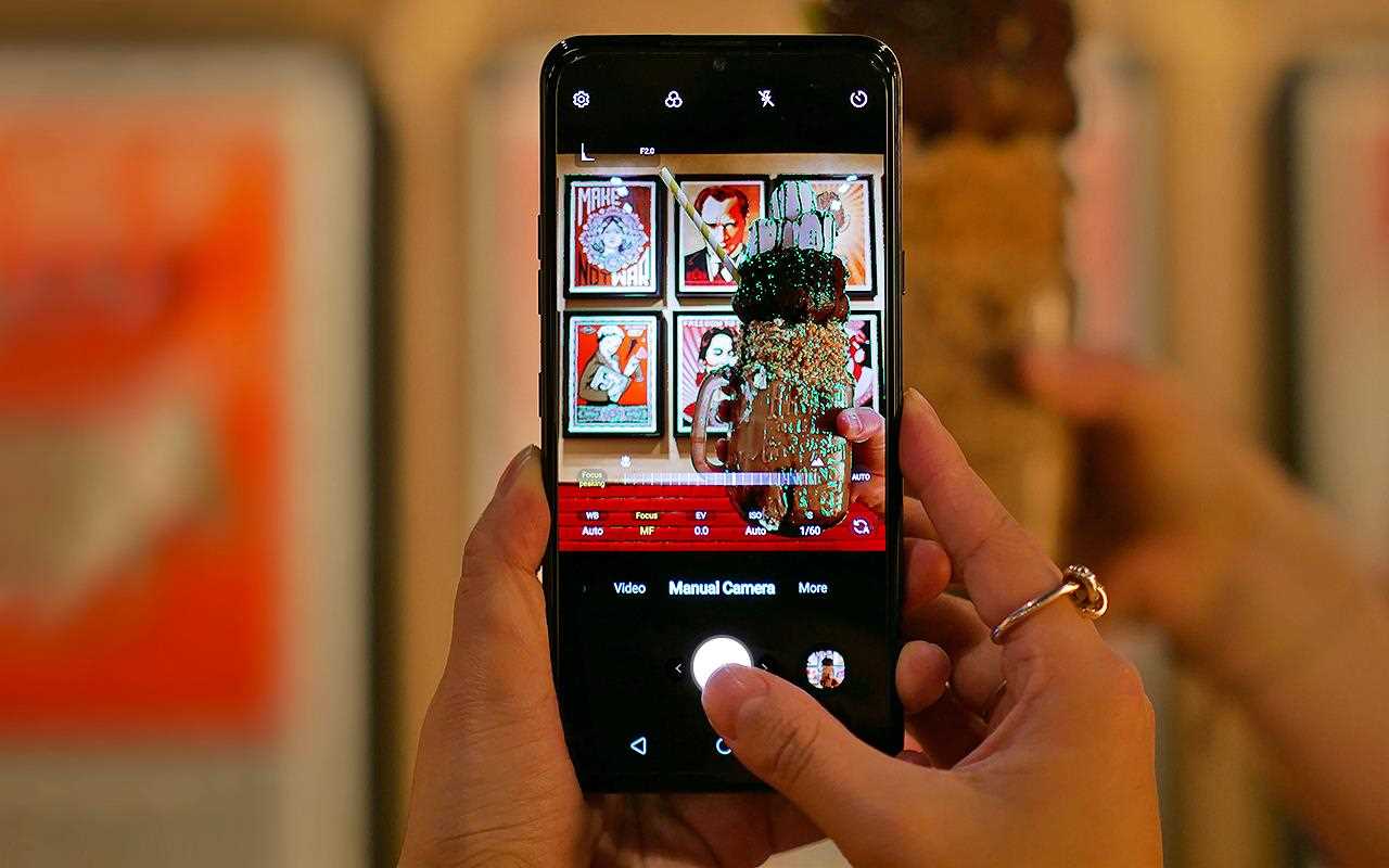 With an LG mobile manual camera, you can adjust the focus of your shot to get what you need front and centre | More at LG MAGAZINE