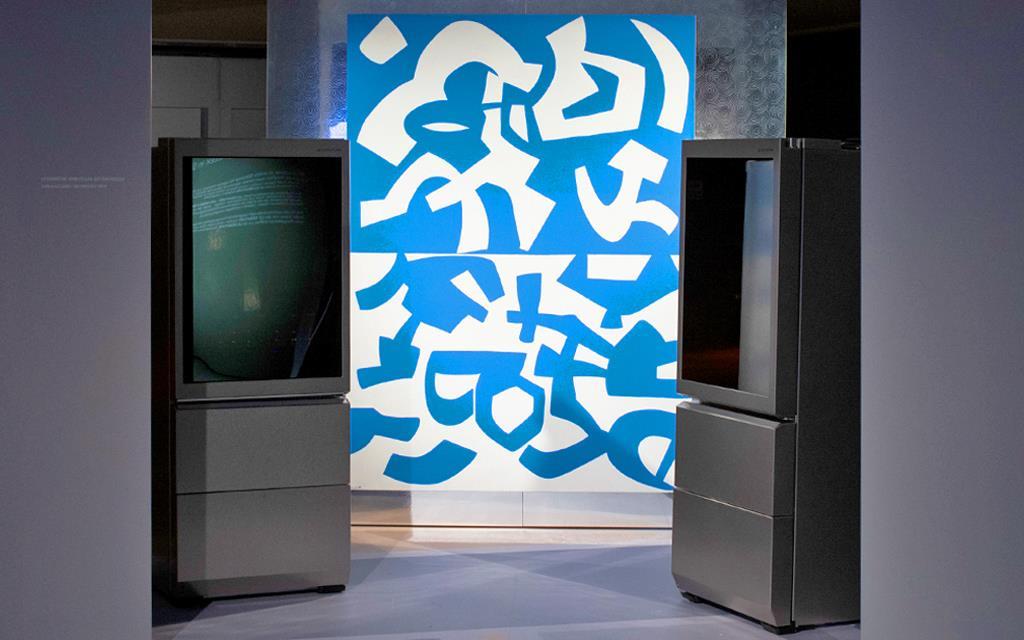 The LG SIGNATURE Wine Cellar and Bottom-Mounted Freezer are on show at LG SIGNATURE ARTWEEK alongside Carla Carla Accardi’s Ricomposte Tinte artwork