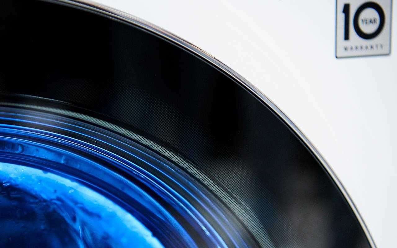 A close up of the LG AI Washer | More at LG MAGAZINE