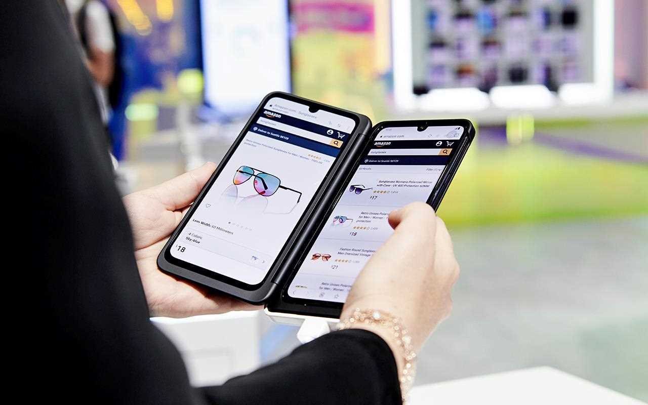 Don't worry about losing your shopping list with the LG G8X ThinQ, with two screens ensuring you've got both the list and featured product open | More at LG MAGAZINE