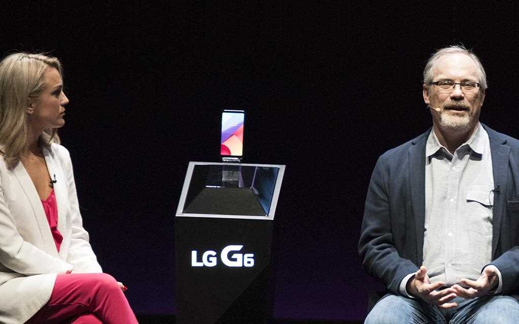 An invited speaker presenting new lg g6 at mwc 2017 barcelona