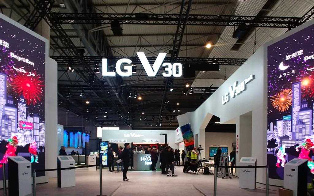 The image of LG booth at MWC 2018 barcelona, presenting its latest artificial intelligence smartphone v30s thinq.