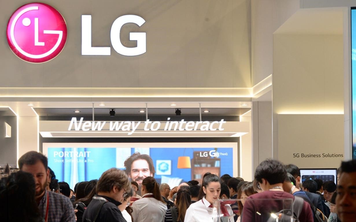LG's 5G exhibit at MWC 2019 showcased how the technology can change our lives, from downloading movies within seconds to self driving cars | More at LG MAGAZINE