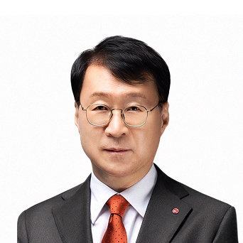 A frontal portrait of Jae-sung Lee