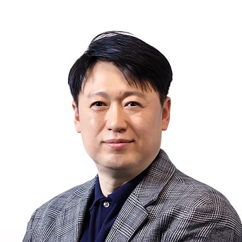 A frontal portrait of Sang-ho Song