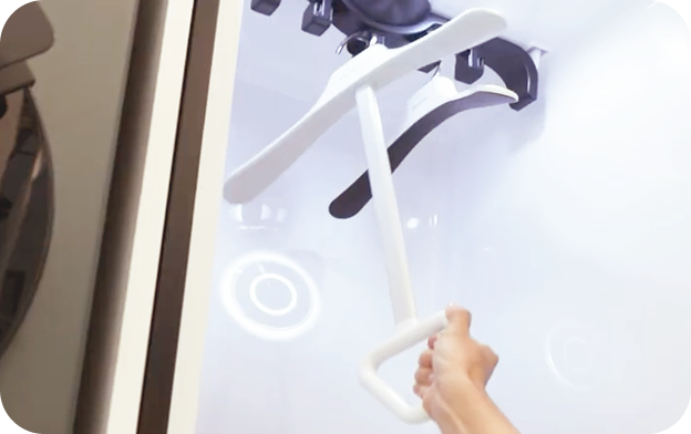 Styler Easy Hanger that helps users hang clothes easily, even when seated in a wheelchair or of shorter height