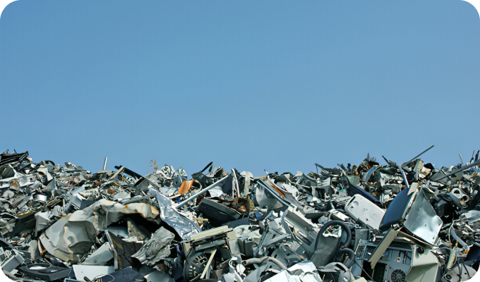 Demonstrators are piled up in the waste disposal plant.